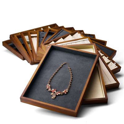 Plateau d'affichage de collier en bois